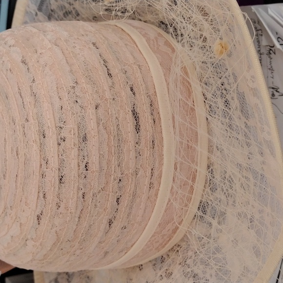 2023 Fascinator/Hat Lt..Pink Lace Look Bucket Hat Kentucky Derby Church Car Race - Picture 6 of 6